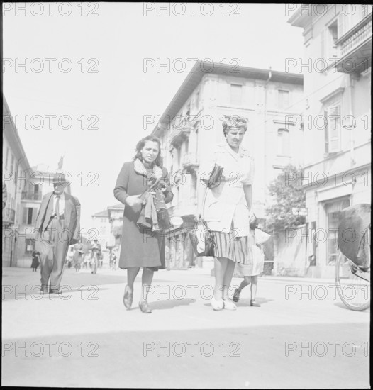 WW2: border; people in Chiasso around 1943