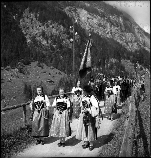 Villagers go to the Gasternpredigt, sermon in the Gastern valley, 1941