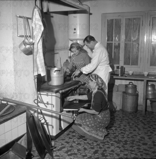 Hungarian refugee cooking, Uerikon 1956