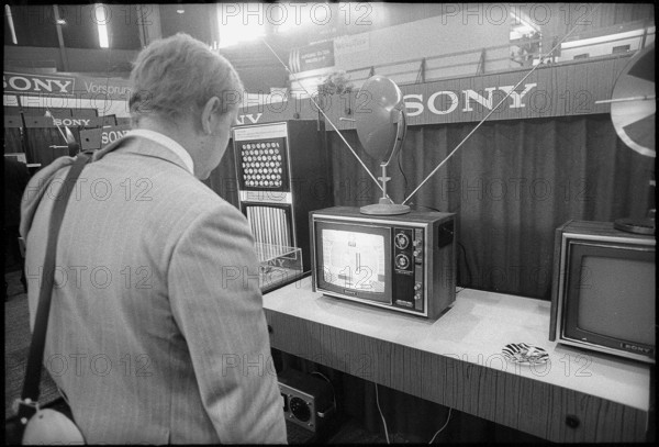 FERA 1971: Portable TV
