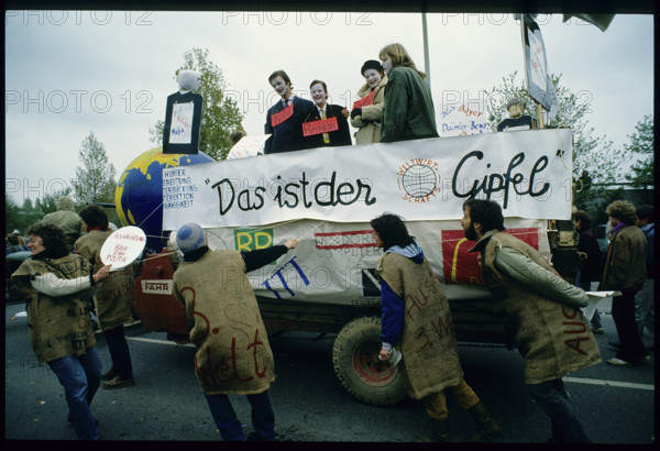 Demonstration at summit conference in Bonn 1985