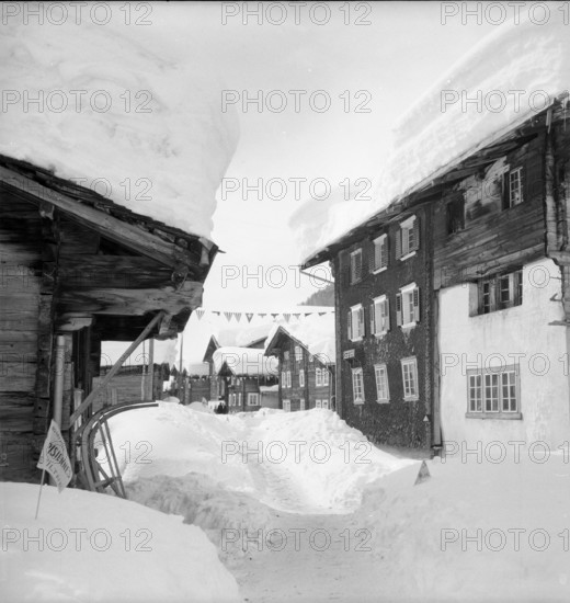 Deep snow in Oberwald VS; 1946