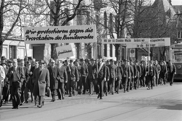 Salaried public employees demanding reduction in working hours; 1966