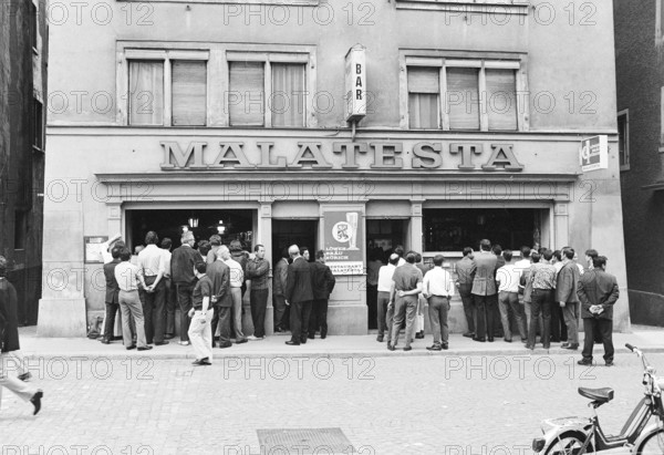 soccer world championship; people watching TV in front of the Malatesta Bar