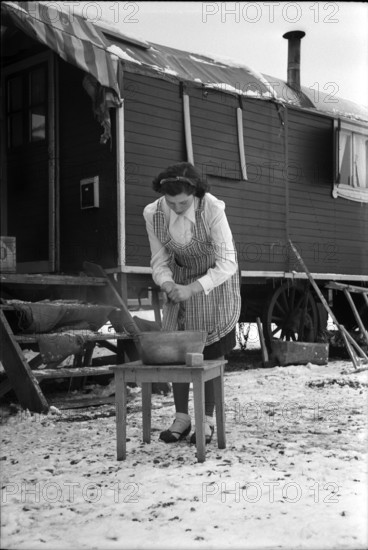 Washing in the winter camp 1942