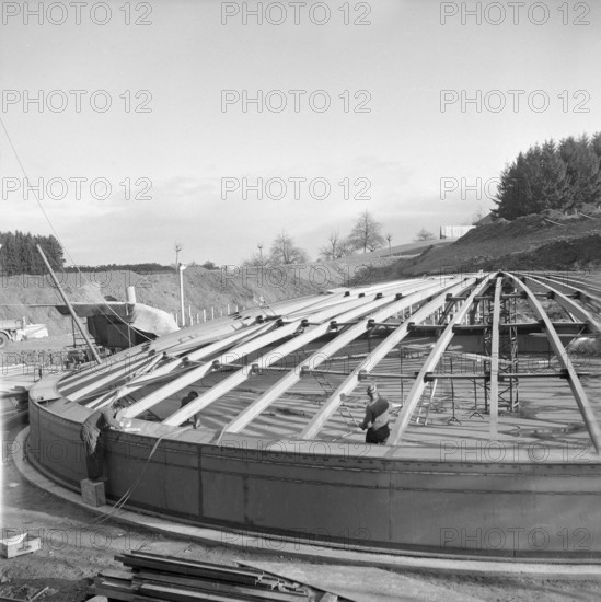Construction of oil tanks; 1960