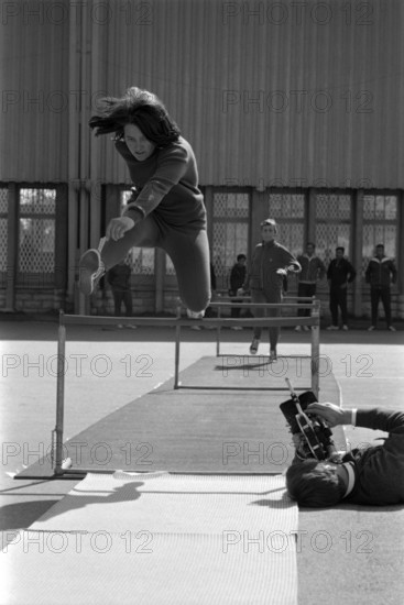 In the future, the volunteer pre-instruction shall be possible for girls also. A new founded institution called Youth and Sport is to take care about this development. The test program 1968 covers 240 test courses involving 4000 girls.