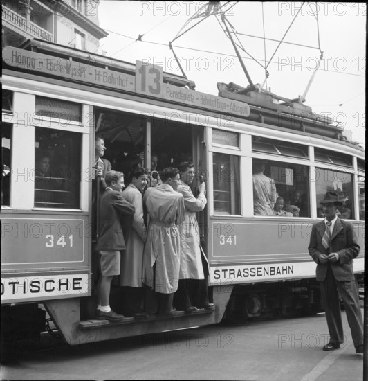 Crowded tramway number 13 in the direction of Albisgüetli, Zurich 1945