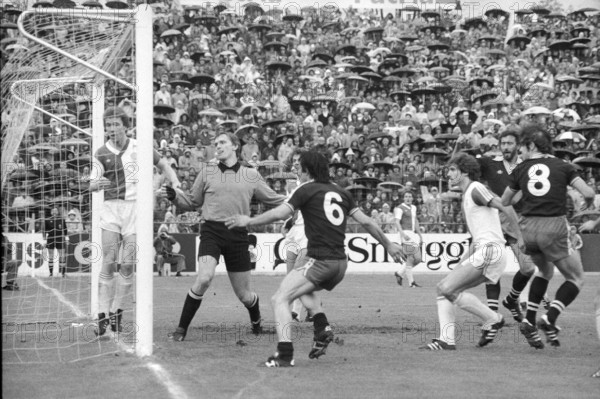 Cup final 1978: GC Zurich - Servette Geneva; keeper Berbig, Barberis