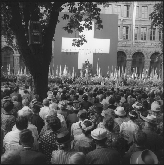 Zurich, mayor Emil Landolt giving an address, national holiday celebration; 1963