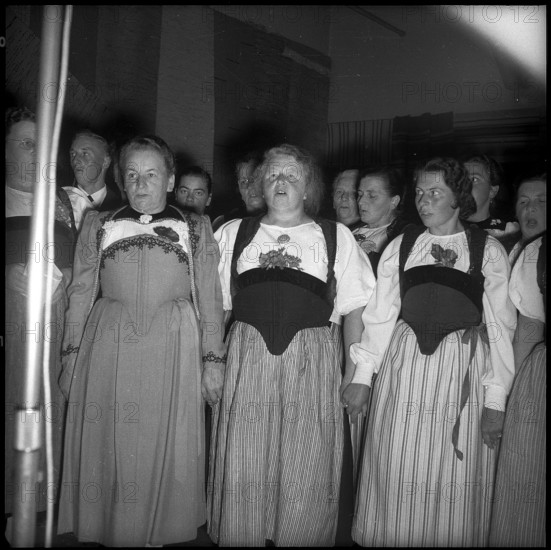 Chorus of the farmer women at Braechete in Zaeziwil, 1956