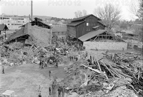 Demolition of a brick factory in Zurich Giesshübel 1971