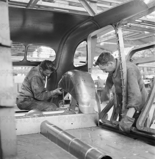 assembly hangar; General Motors 1946