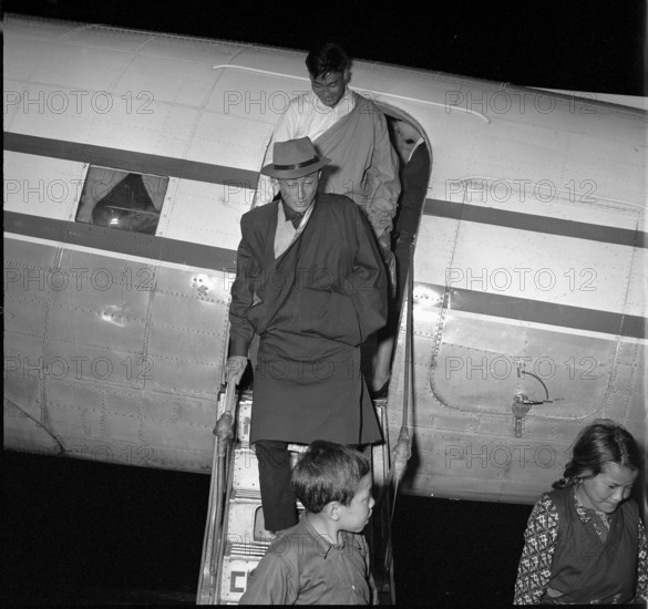 Arrival of the first Tibetan refugees in Switzerland, Kloten 1961