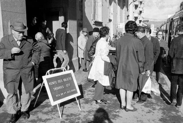 Geneva, people go to SBB auction; 1972