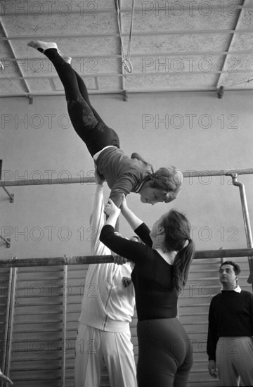 In the future, the volunteer pre-instruction shall be possible for girls also. A new founded institution called Youth and Sport is to take care about this development. The test program 1968 covers 240 test courses involving 4000 girls.