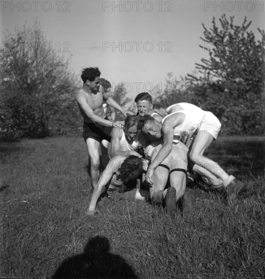 Participants of a leader course of volunteer pre-instruction which is the forerunner to the organization Jugend und Sport created later.