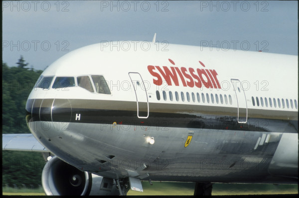DC-10 before take-off, takeoff, 1987