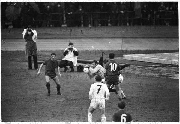 NLA 1968/69: FC Zurich - FC Basel; goalkeeper Marcel Kunz