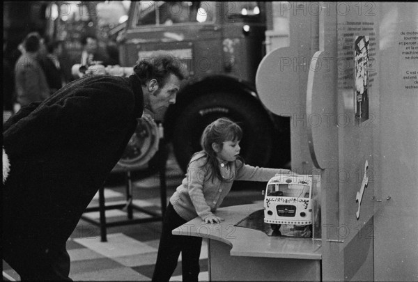 40th Geneva International Motor Show, 1970: young visitor