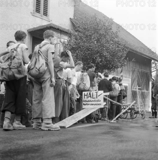 Volunteer pre-instruction; kit march; 1943