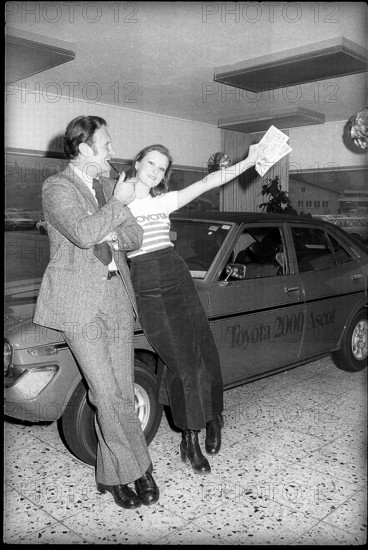 Blick ice hockey campaign 1974: Handing over of checks