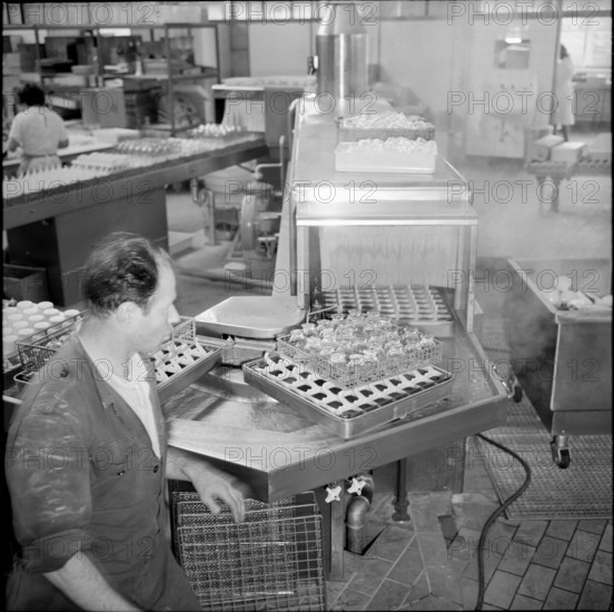 Dishwashing plant, catering at Zurich-Kloten airport 1961