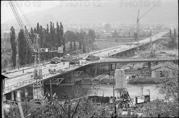 Zurich-Altstetten, Europa Bridge under construction, load test; 1963