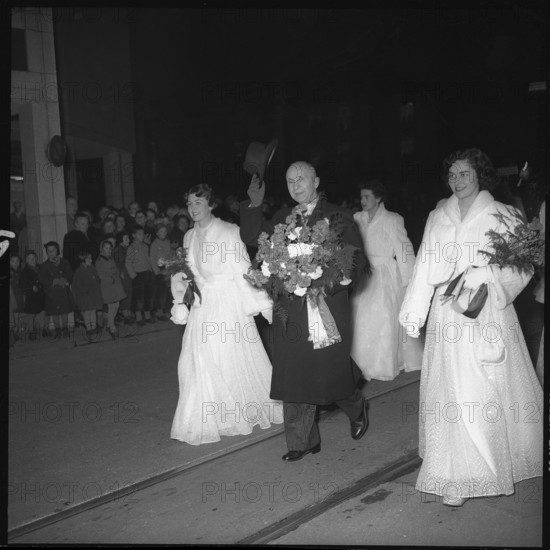St. Gallen, Maids-of-honor escorting Federal councilor Thomas Holenstein; 1954