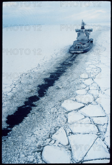 Icebreaker Kontio in the Baltic Sea 1988