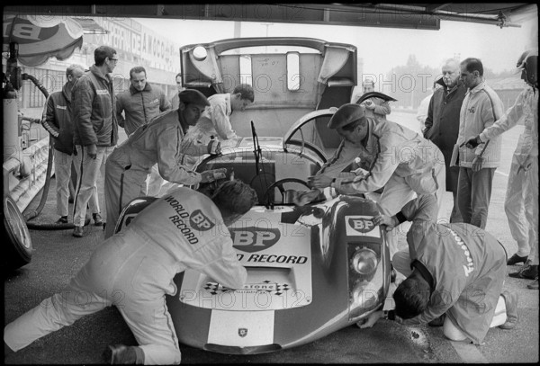 That day Jo Siffert and his team set 5 world hour records