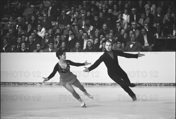 EC in Zurich 1971: European champions Irina Rodnina - Alexei Ulanov