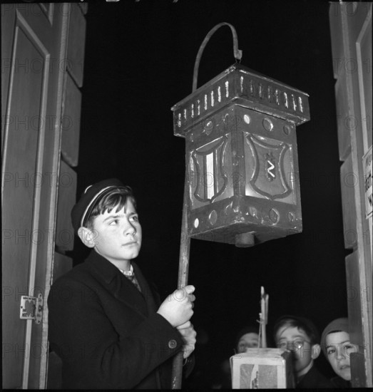 Children with paper lanterns