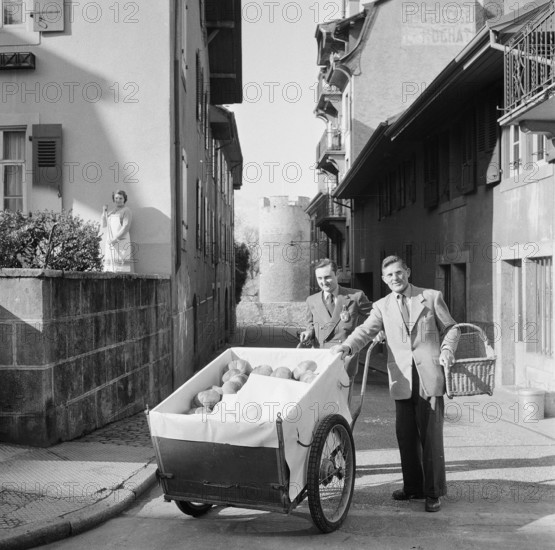 Distribution of the widow bread in La Tour de Peilz, 1957