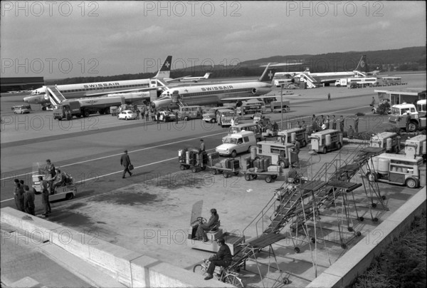 Hijacking Nicosia: Arrival of the hostages, Airport Koten 1970