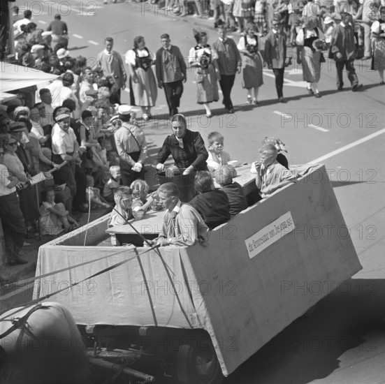 Procession at the Braderie 1966 in Biel