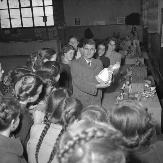 Pro Juventute exhibition Child's Play and Activity; Bremgarten 1951