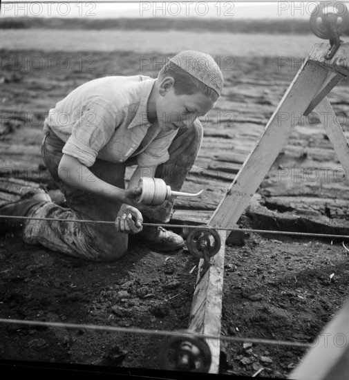 Peat Digger lubricating cable construction, Boswil 1945