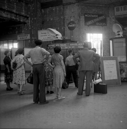 Strike in the Alsace: Travelers at the station, 1953