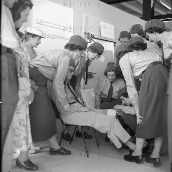 Day of the Women's Military Service at the SAFFA fair 1958