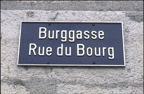 Sreet name sign written in two languages, Biel