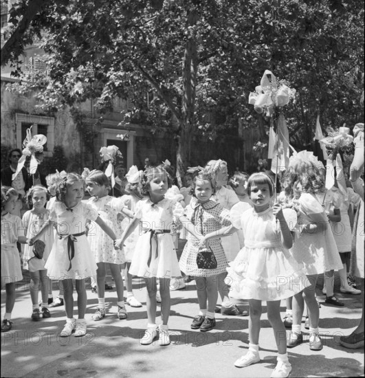 Girls at the Fête du bois, Lausanne 1942