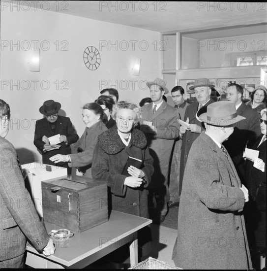 The women of Aarau at their first ballot, 1962