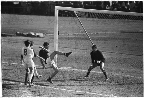 NLA 1968/69: FC Zurich - Servette FC; Keeper Barlie
