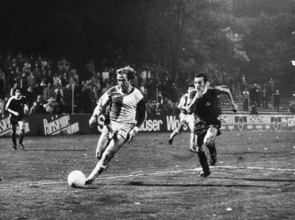 NLA game 1976/77: GC - Chenois, Günter Netzer right