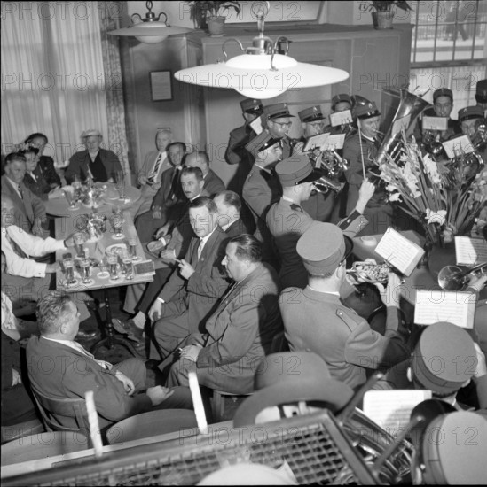 Zurich; Expatriate Swiss celebrating the national holiday; 1953