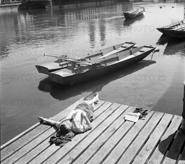 Man enjoying springtime in Zurich, 1949