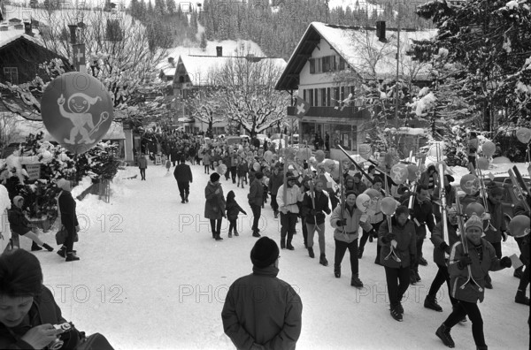 The annual Swiss youth skiing camp in Lenk allows 600 girls and boys to take part in a free ski holiday camp.