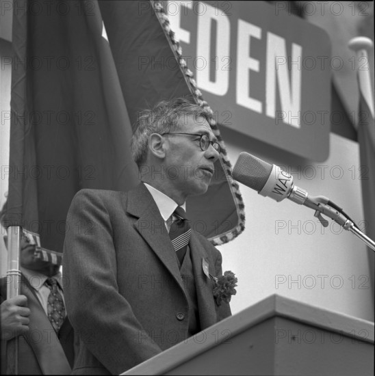 Max Weber speaking at May Day rallies in Zurich 1957