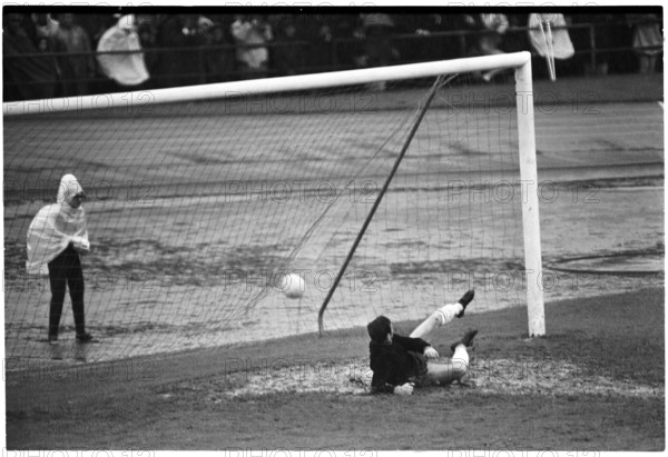 NLA 1968/69: FC Zurich - FC Basel; Keeper Othmar Iten